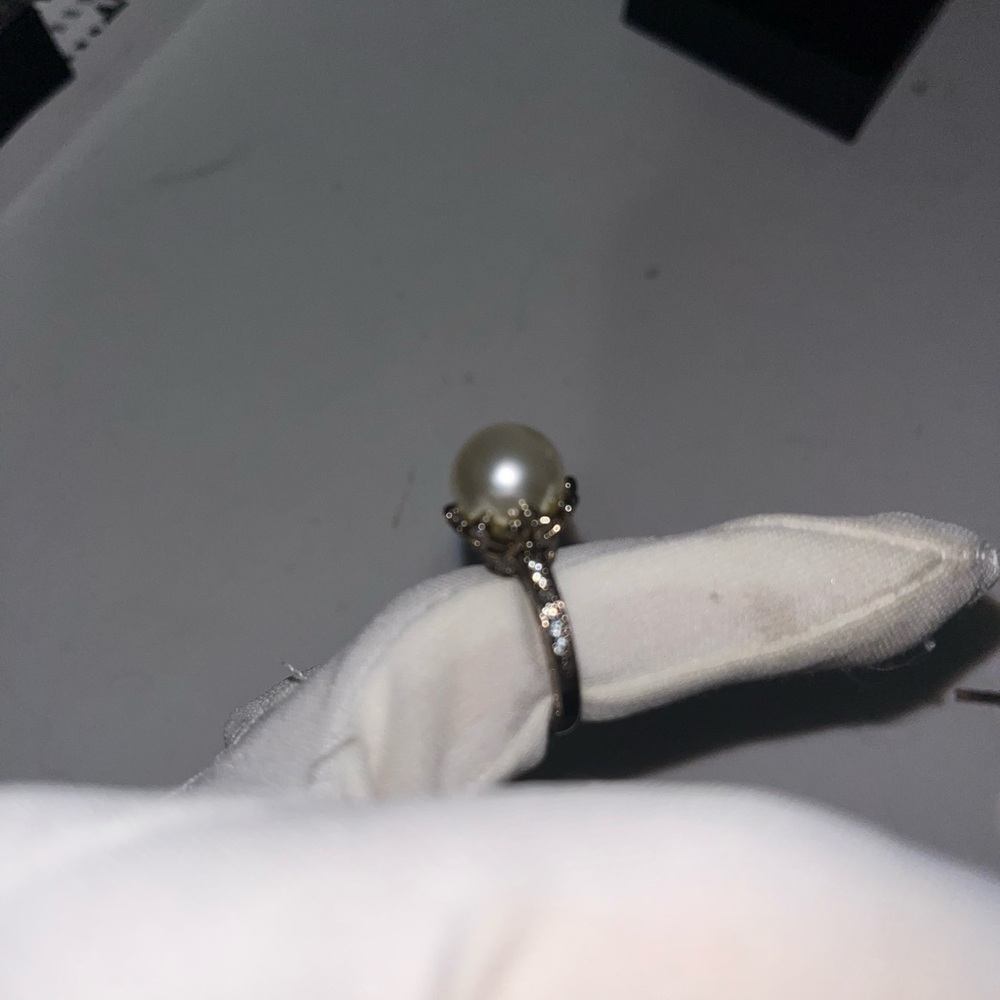Pearl White and Silver Pearl Solitaire Ring by Pearl - Picture 7 of 10